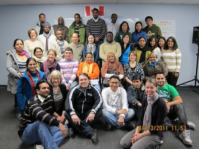 Deelnemers aan de seminars van de integratie-organisatie 'Entry' in Winnipeg.