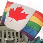 Een regenboogvlag met het Canadese esdoornblad wappert voor het Canadese Hooggerechtshof in Ottawa (foto Reuters).