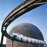 Amerikaans paviljoen en monorail tijdens Expo 67 in Montreal.