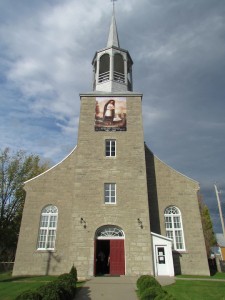 De kerk van St. Francis Xavier in Kahnawake, waar de graftombe van Kateri staat.