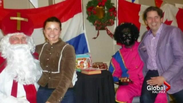 Volksvertegenwoordiger Joachim Stroink heeft zijn excuses aangeboden voor een foto van hemzelf (rechts) met Zwarte Piet.
