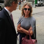 Heleen Mees en een raadsman gisteren bij de rechtbank in New York.
