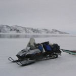 De Inuït van noordelijk Canada zijn van het ijs afhankelijk voor vervoer naar hun jachtgebieden.