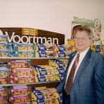 Koekjesondernemer Harry Voortman in de winkel bij de fabriek van Voortman Cookies in het Canadese Burlington.
