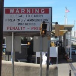 Waarschuwingsbord bij de grens tussen de VS en Mexico.